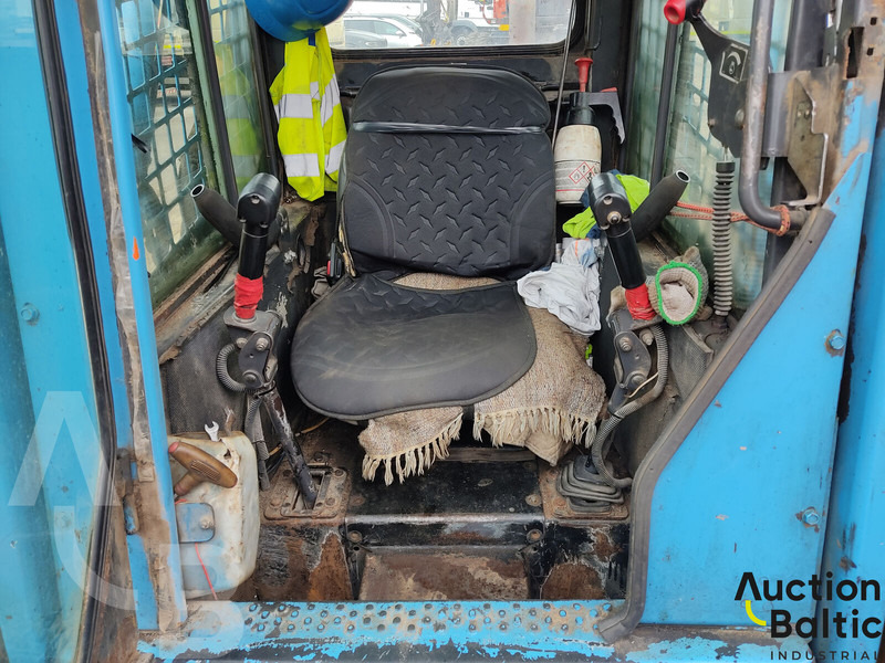 New Holland LS 185 B - Smykový nakladač: obrázek 5 New Holland LS 185 B - Smykový nakladač: obrázek 5