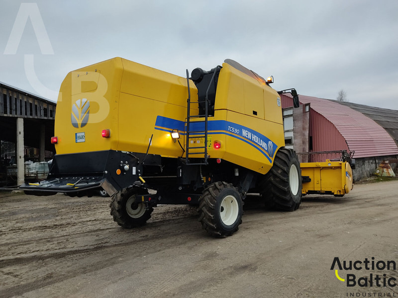 Sklízecí mlátička pro dopravu potravin New Holland TC 5.90: obrázek 6
