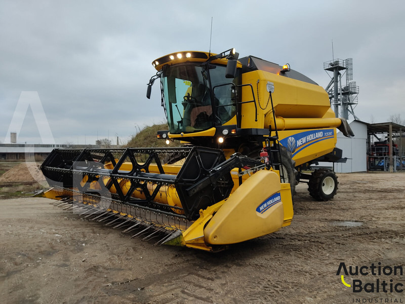 New Holland TC 5.90 - Sklízecí mlátička: obrázek 1 New Holland TC 5.90 - Sklízecí mlátička: obrázek 1