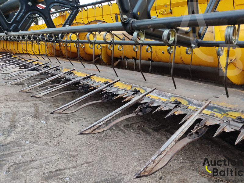 Sklízecí mlátička pro dopravu potravin New Holland TC 5.90: obrázek 19