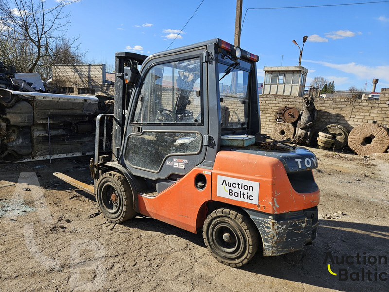 Toyota E 811 - Dieselový vysokozdvižný vozík: obrázek 4 Toyota E 811 - Dieselový vysokozdvižný vozík: obrázek 4