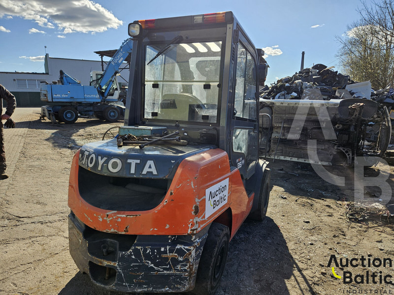Toyota E 811 - Dieselový vysokozdvižný vozík: obrázek 3 Toyota E 811 - Dieselový vysokozdvižný vozík: obrázek 3