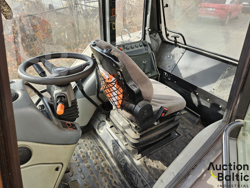 Valtra A 93H - Traktor: obrázek 5 Valtra A 93H - Traktor: obrázek 5