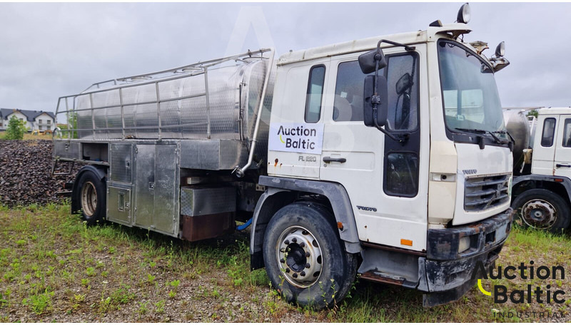 Volvo FL220 - Cisternové vozidlo: obrázek 3 Volvo FL220 - Cisternové vozidlo: obrázek 3