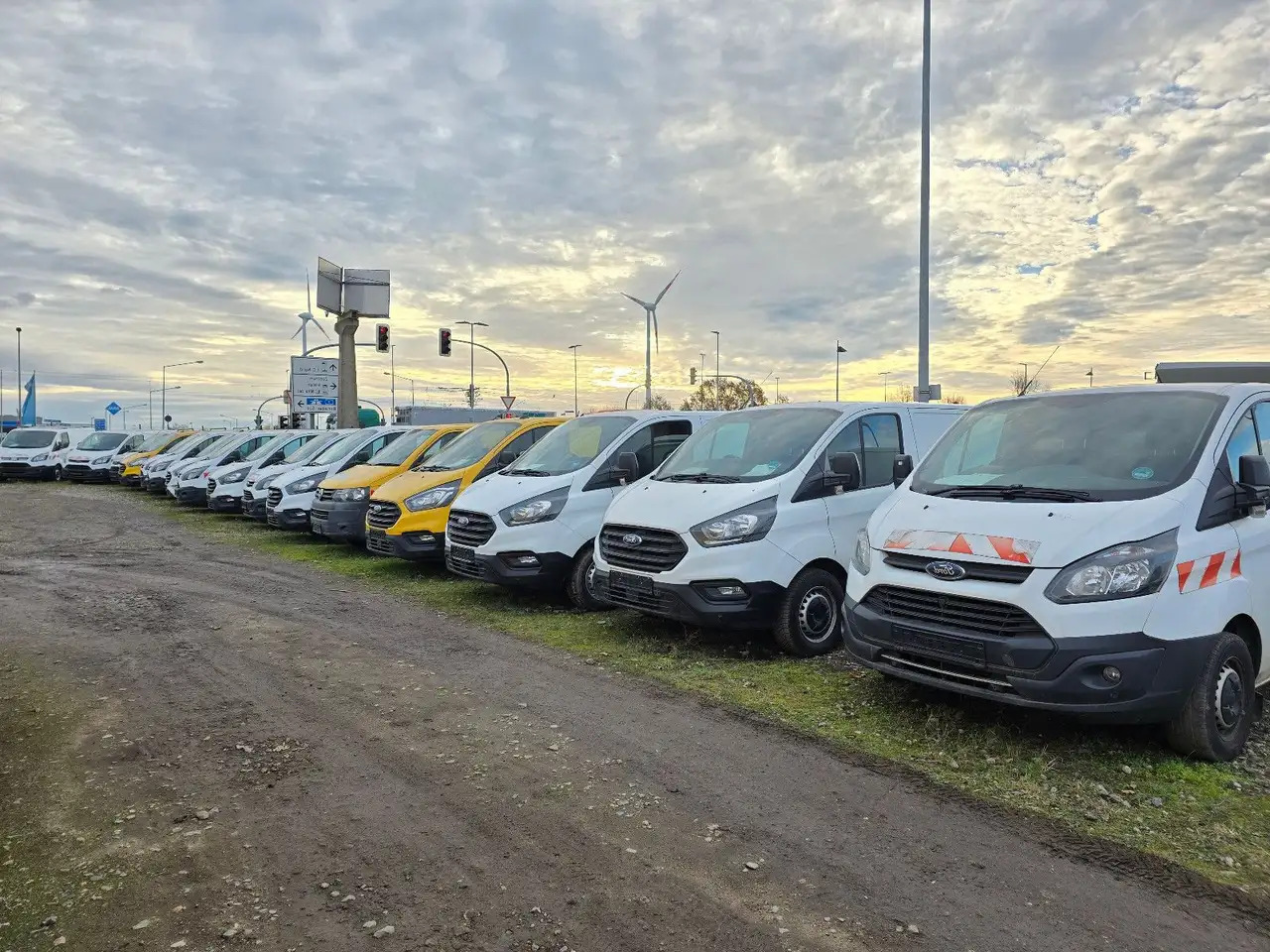 Ford Transit Custom/Werkstattfahrzeug - Furgon: obrázek 1 Ford Transit Custom/Werkstattfahrzeug - Furgon: obrázek 1