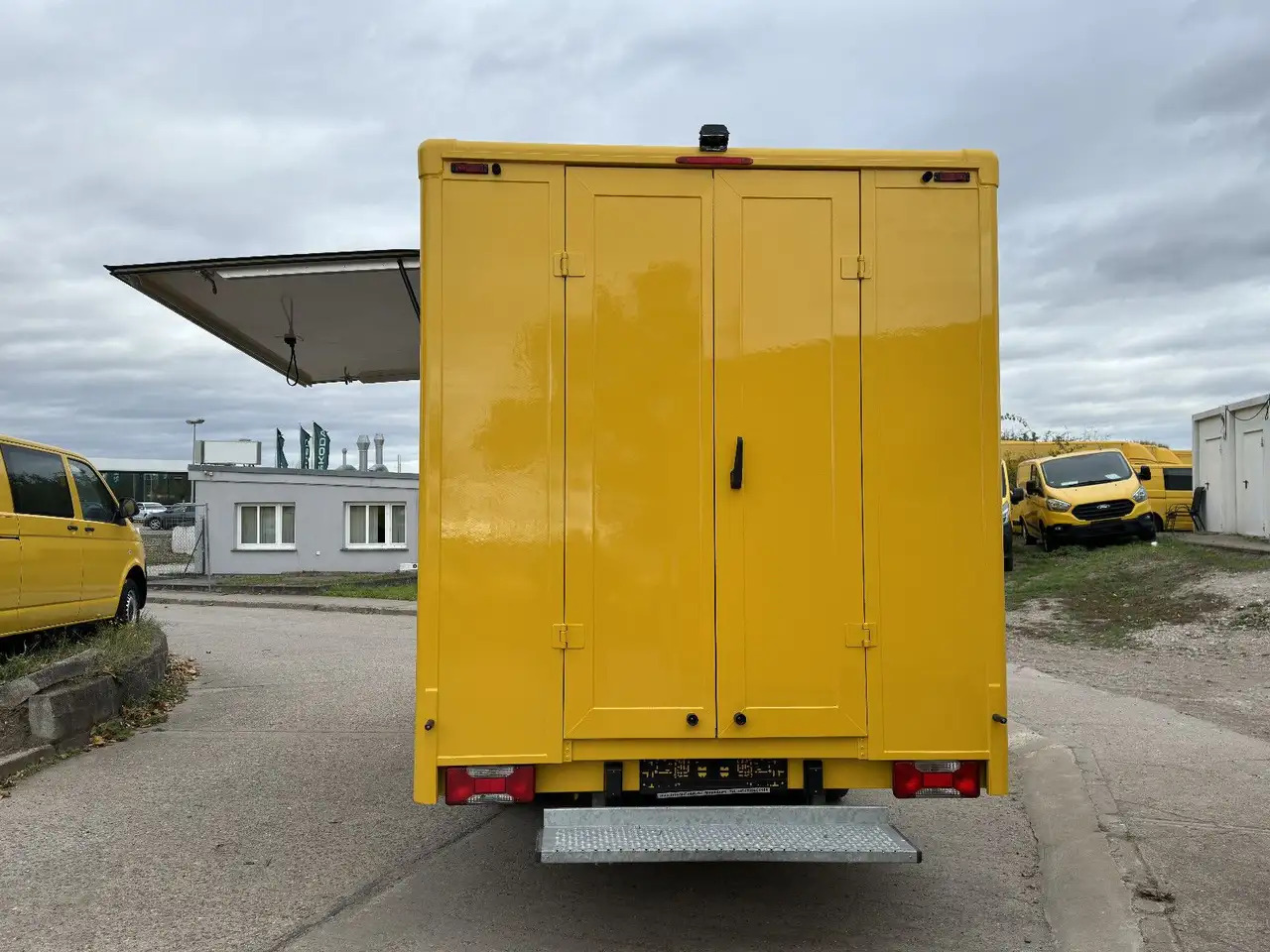 Iveco C30C/ FOODTRUCK/ Daily - Pojízdná prodejna: obrázek 5 Iveco C30C/ FOODTRUCK/ Daily - Pojízdná prodejna: obrázek 5