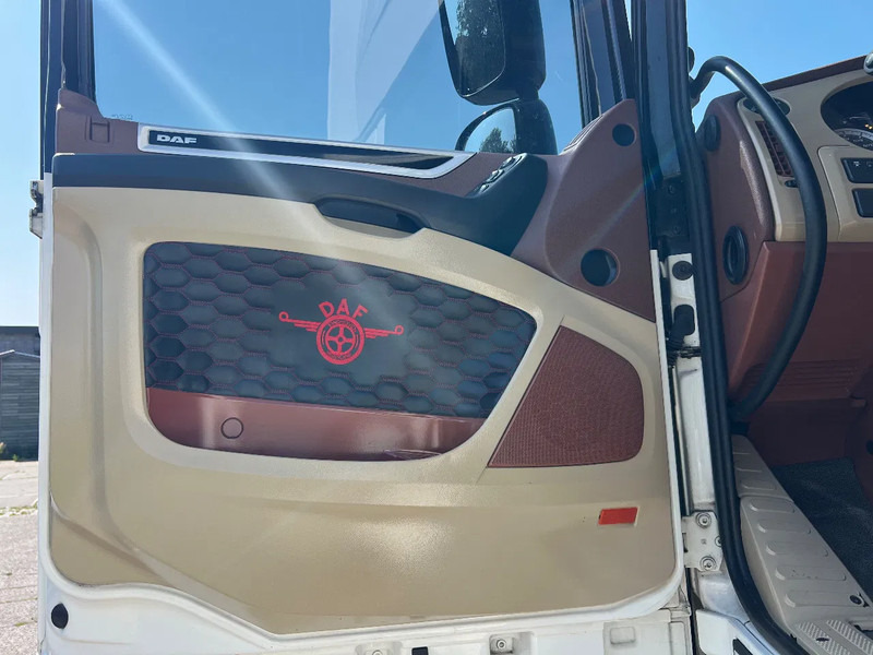 Tahač DAF XF 530 MARTINI RACING XF530 full options: obrázek 14
