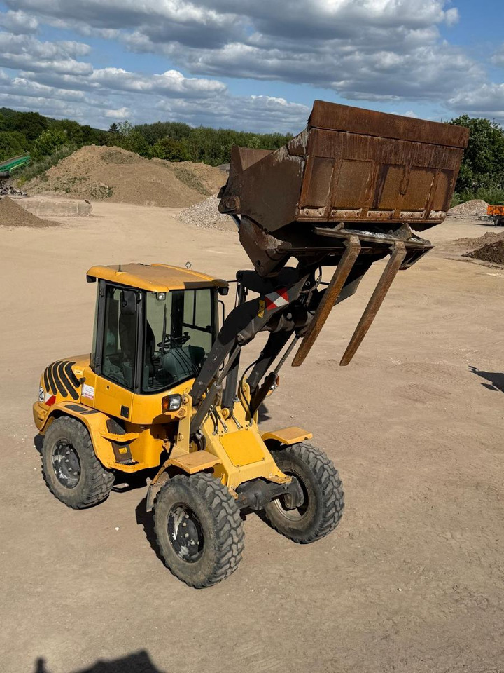 Volvo L 30 B-Z/K incl. 3-1shovel and fork - Kolový nakladač: obrázek 2 Volvo L 30 B-Z/K incl. 3-1shovel and fork - Kolový nakladač: obrázek 2