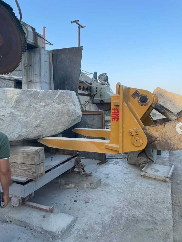 Marble Block Fork - Vidle pro Kolový nakladač: obrázek 1 Marble Block Fork - Vidle pro Kolový nakladač: obrázek 1