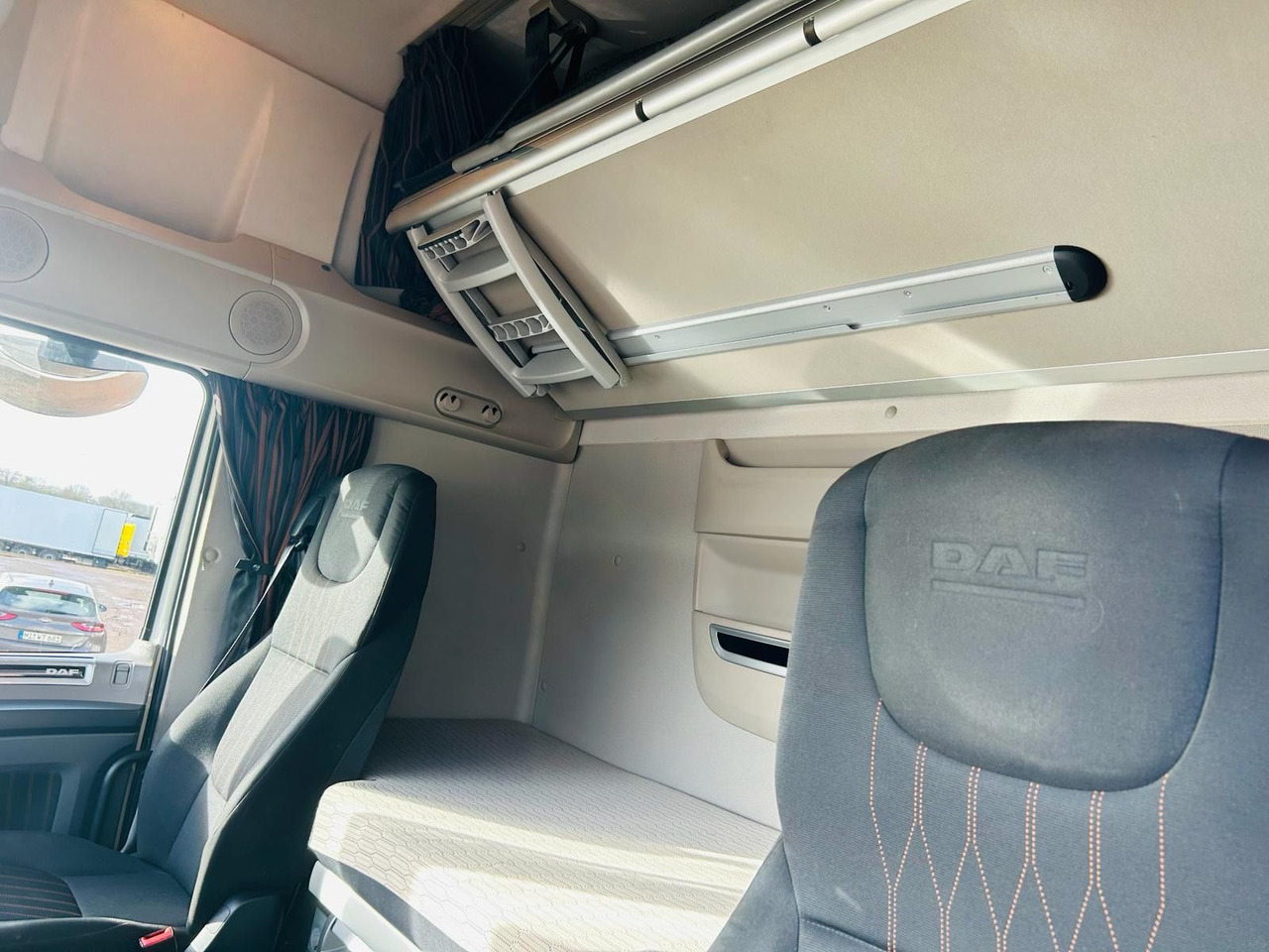 Plachtový nákladní auto, Plachtový přívěs DAF XF 480 FAN LowDeck 6x2 Jumbo Inklusive Anhänger: obrázek 12