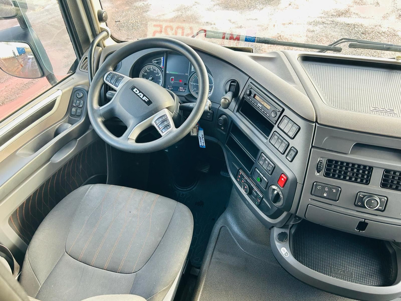 Plachtový nákladní auto, Plachtový přívěs DAF XF 480 FAN LowDeck 6x2 Jumbo Inklusive Anhänger: obrázek 11