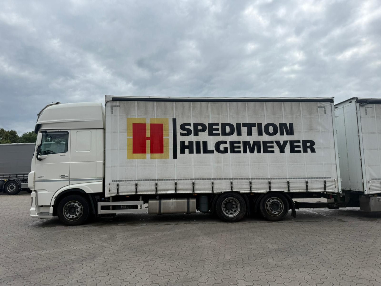 DAF XF 480 FAN LowDeck 6x2 Jumbo Inklusive Anhänger - Plachtový nákladní auto, Plachtový přívěs: obrázek 3 DAF XF 480 FAN LowDeck 6x2 Jumbo Inklusive Anhänger - Plachtový nákladní auto, Plachtový přívěs: obrázek 3
