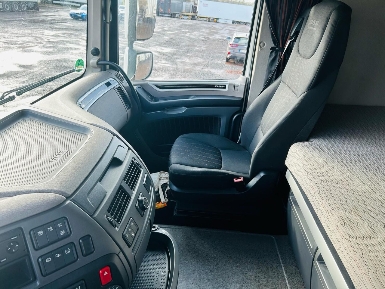 Plachtový nákladní auto, Plachtový přívěs DAF XF 480 FAN LowDeck 6x2 Jumbo Inklusive Anhänger: obrázek 15