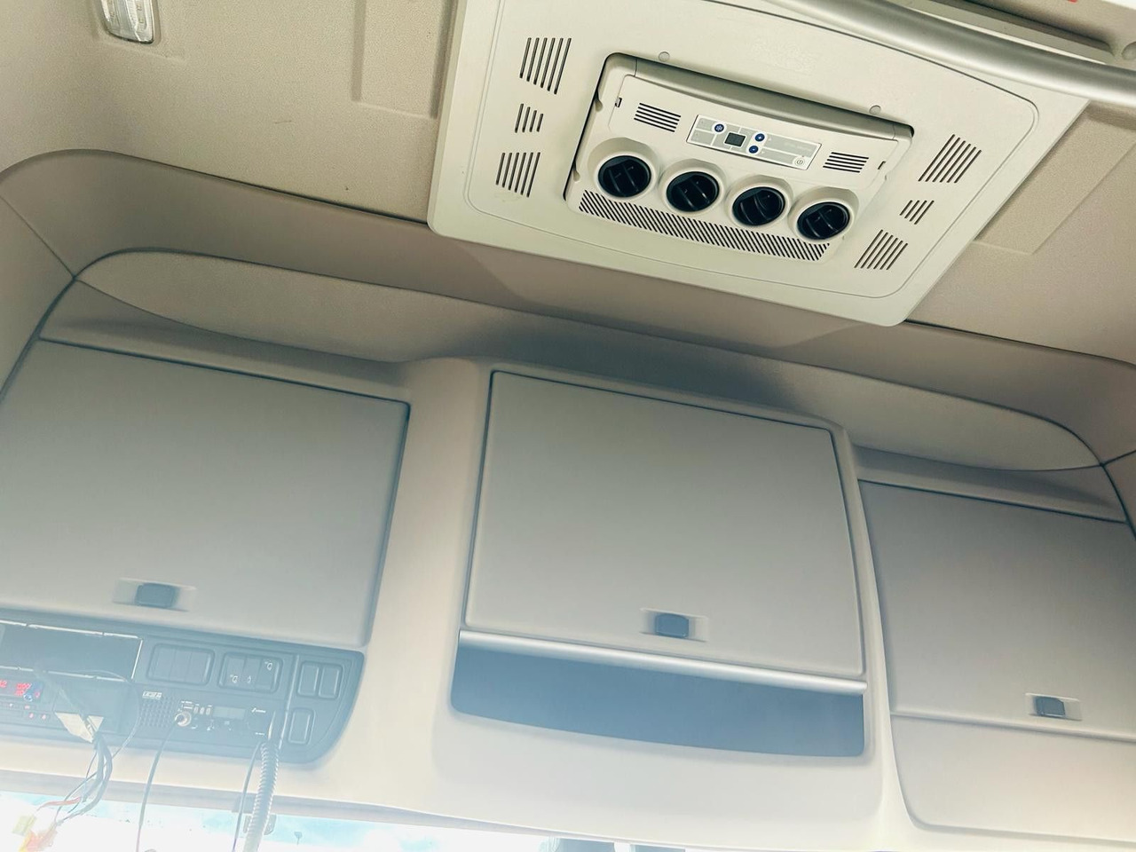 Plachtový nákladní auto, Plachtový přívěs DAF XF 480 FAN LowDeck 6x2 Jumbo Inklusive Anhänger: obrázek 14