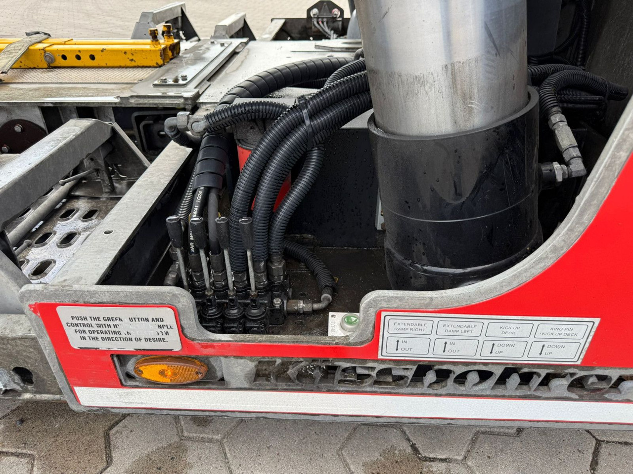 Návěs na přepravu automobilů Kässbohrer K.SOK Truck/Car Transporter: obrázek 12 Návěs na přepravu automobilů Kässbohrer K.SOK Truck/Car Transporter: obrázek 12