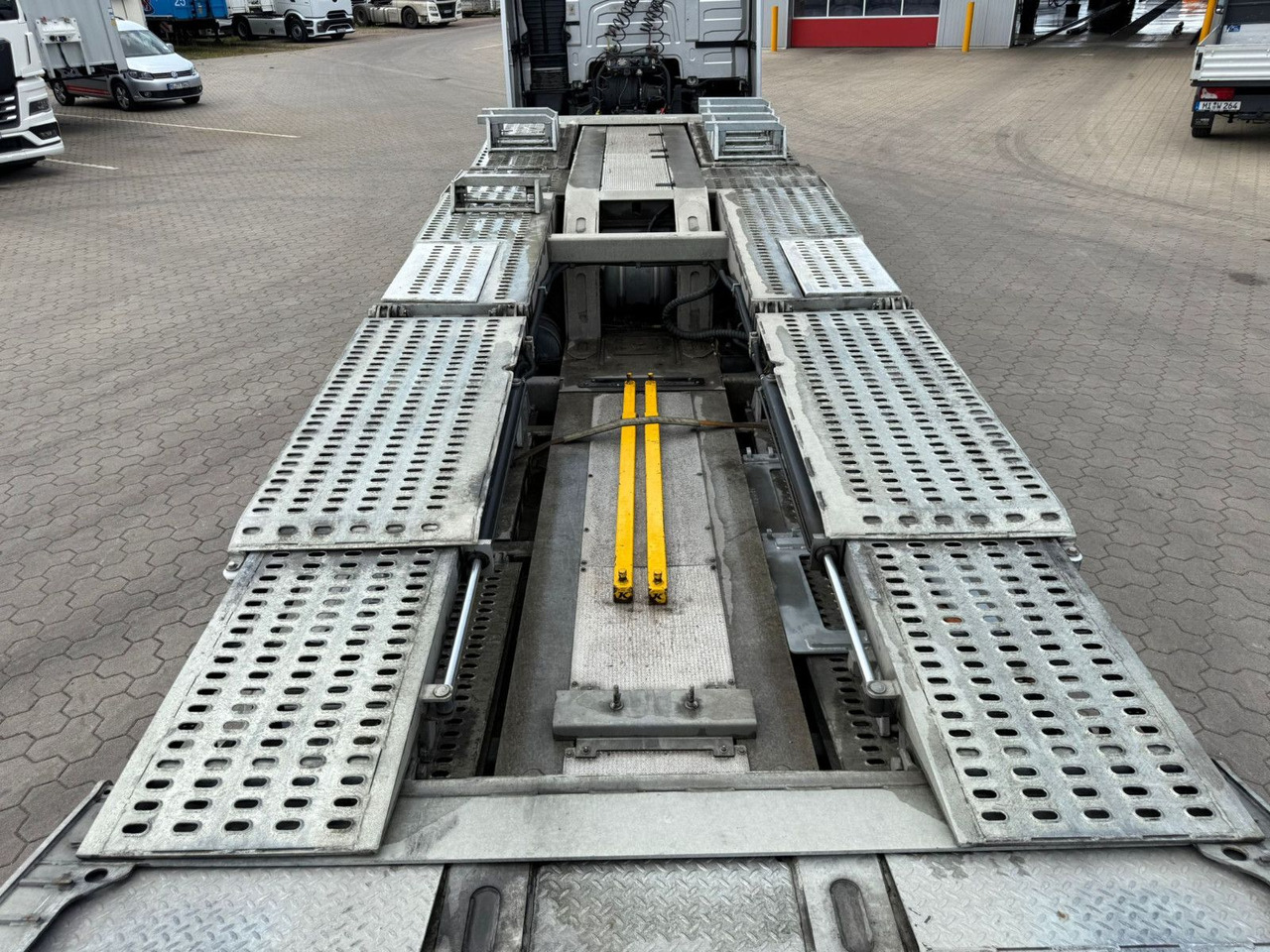 Návěs na přepravu automobilů Kässbohrer K.SOK Truck/Car Transporter: obrázek 8 Návěs na přepravu automobilů Kässbohrer K.SOK Truck/Car Transporter: obrázek 8