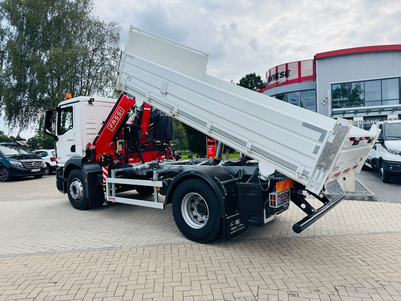 MAN 18.320 4x2 mit Fassi Ladekran Sofort Verfügbar - Sklápěč, Auto s hydraulickou rukou: obrázek 2 MAN 18.320 4x2 mit Fassi Ladekran Sofort Verfügbar - Sklápěč, Auto s hydraulickou rukou: obrázek 2
