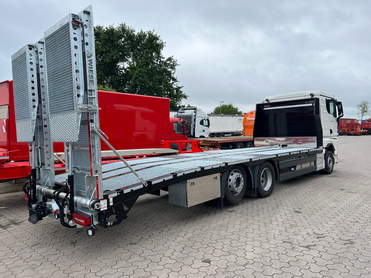 MAN Baumaschinen- Arbeitsbühnentransporter Rampen - Odtahovka: obrázek 2 MAN Baumaschinen- Arbeitsbühnentransporter Rampen - Odtahovka: obrázek 2