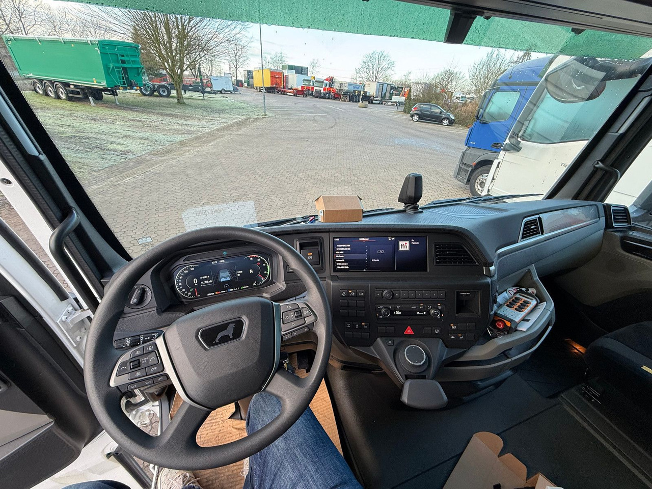 MAN Baumaschinen-  Arbeitsbühnentransporter Rampen - Odtahovka: obrázek 4 MAN Baumaschinen-  Arbeitsbühnentransporter Rampen - Odtahovka: obrázek 4