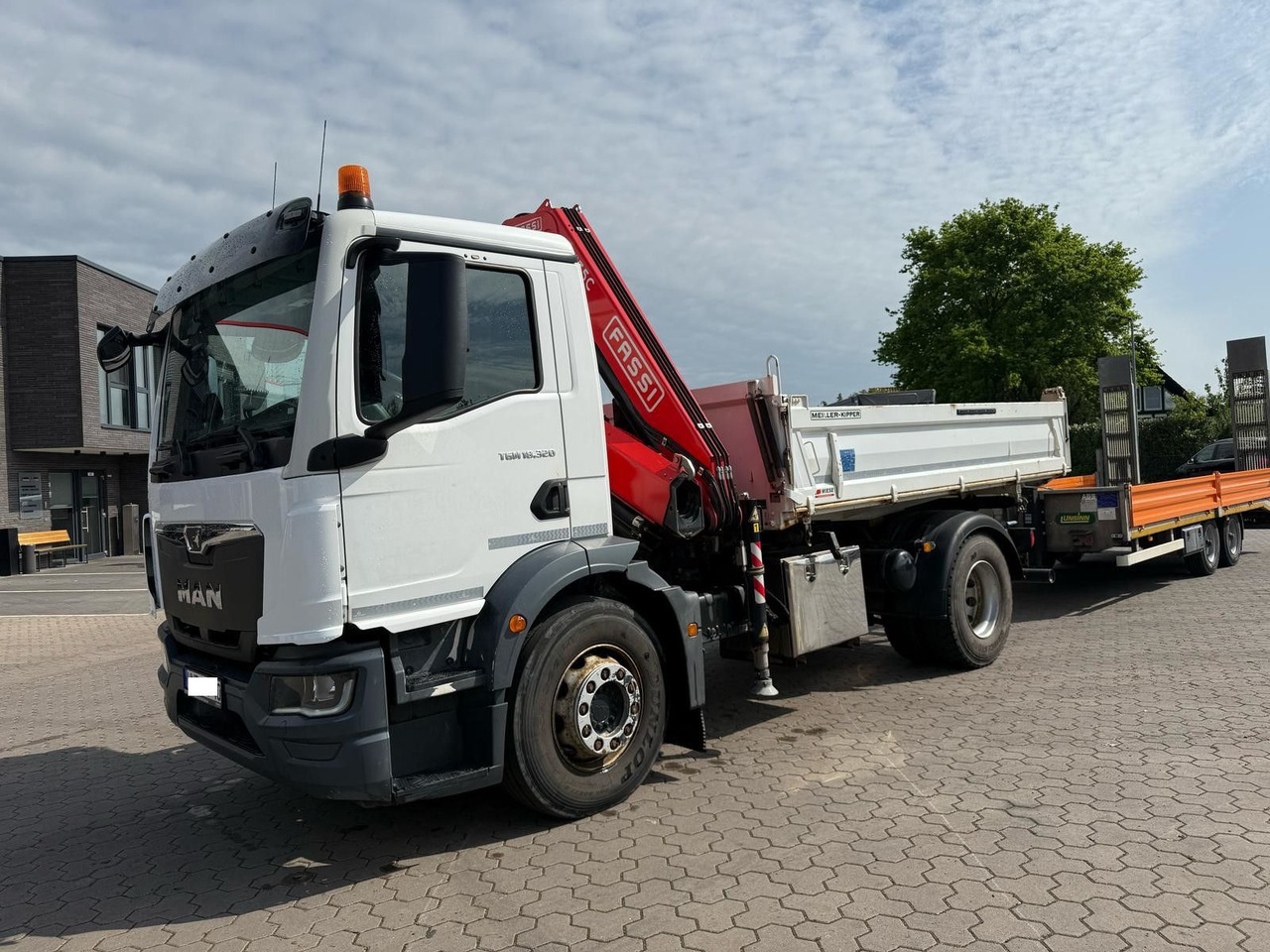 MAN TGM 18.320 4x2 BB mit Kran Fassi F135 Kipper - Sklápěč, Auto s hydraulickou rukou: obrázek 2 MAN TGM 18.320 4x2 BB mit Kran Fassi F135 Kipper - Sklápěč, Auto s hydraulickou rukou: obrázek 2