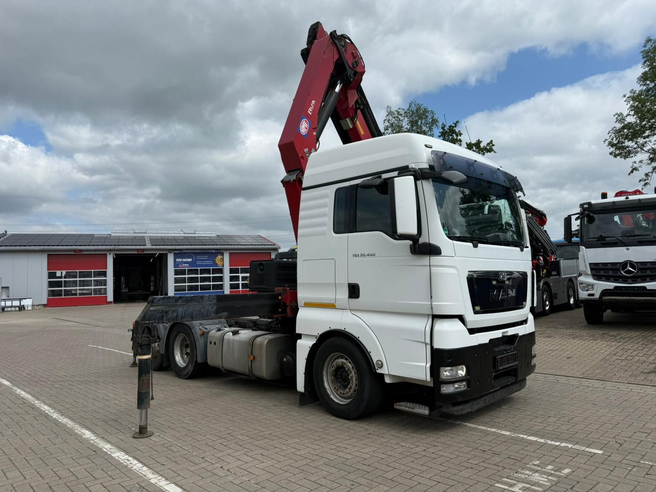 MAN TGX 26.440 6x2 mit HMF 3000-5 Kran TÜV NEU - Auto s hydraulickou rukou: obrázek 2 MAN TGX 26.440 6x2 mit HMF 3000-5 Kran TÜV NEU - Auto s hydraulickou rukou: obrázek 2