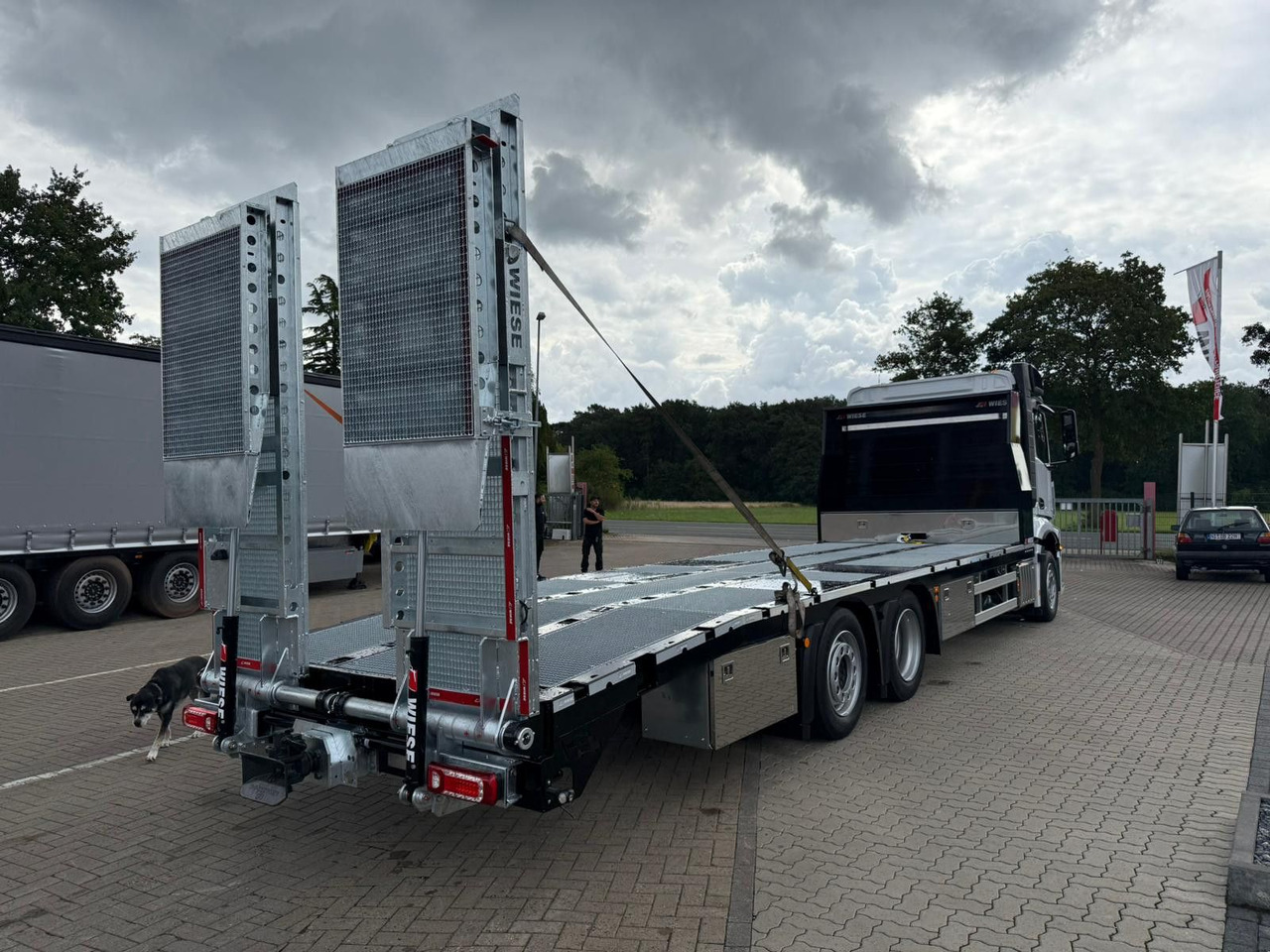 Mercedes-Benz Actros mit Rampen, Maschinentransporter - Přepravník automobilů: obrázek 4 Mercedes-Benz Actros mit Rampen, Maschinentransporter - Přepravník automobilů: obrázek 4