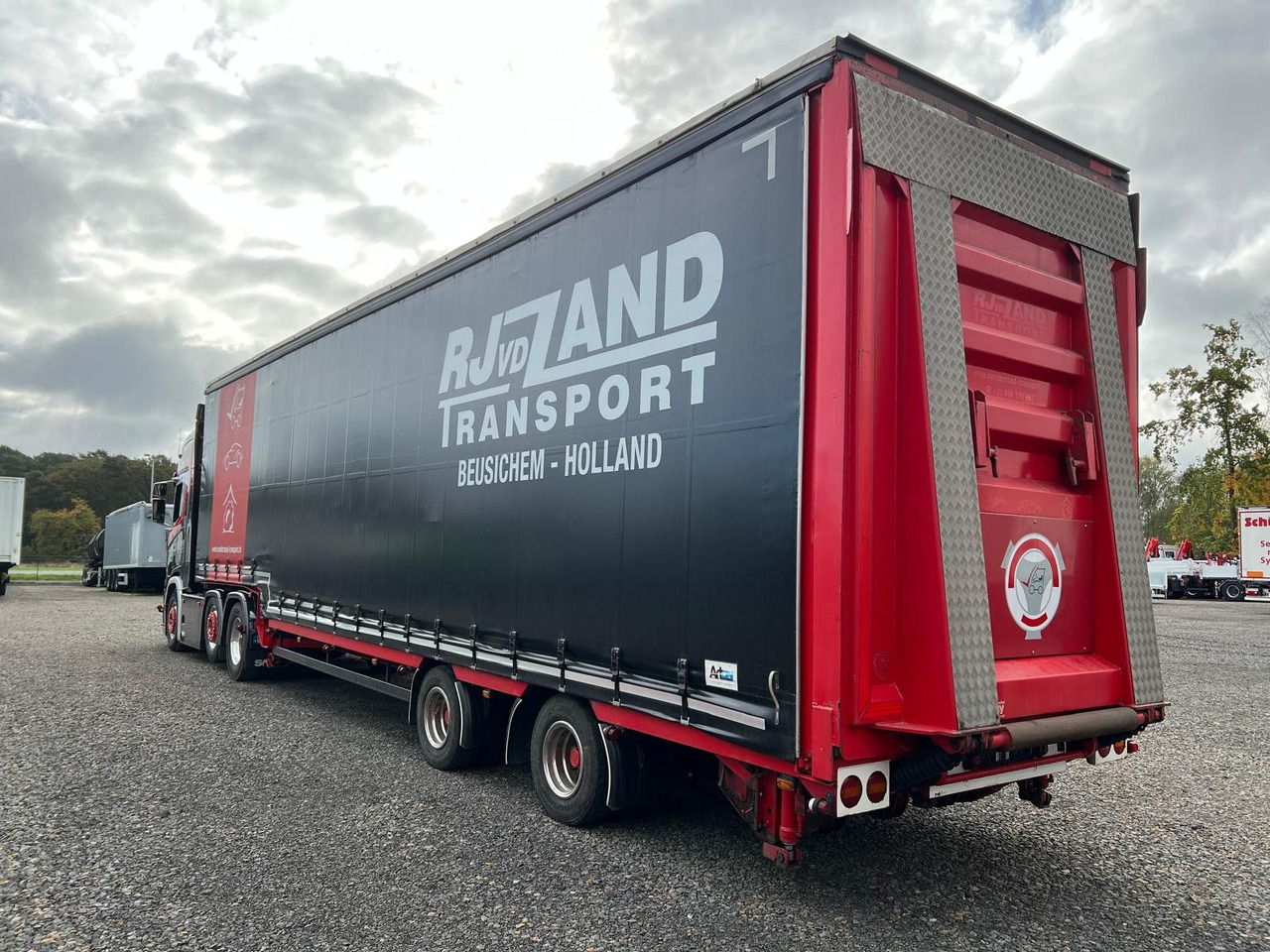 Meusburger 2-Achs-Gabelstaplertransporter Rampe Dhollandia - Plachtový návěs: obrázek 2 Meusburger 2-Achs-Gabelstaplertransporter Rampe Dhollandia - Plachtový návěs: obrázek 2