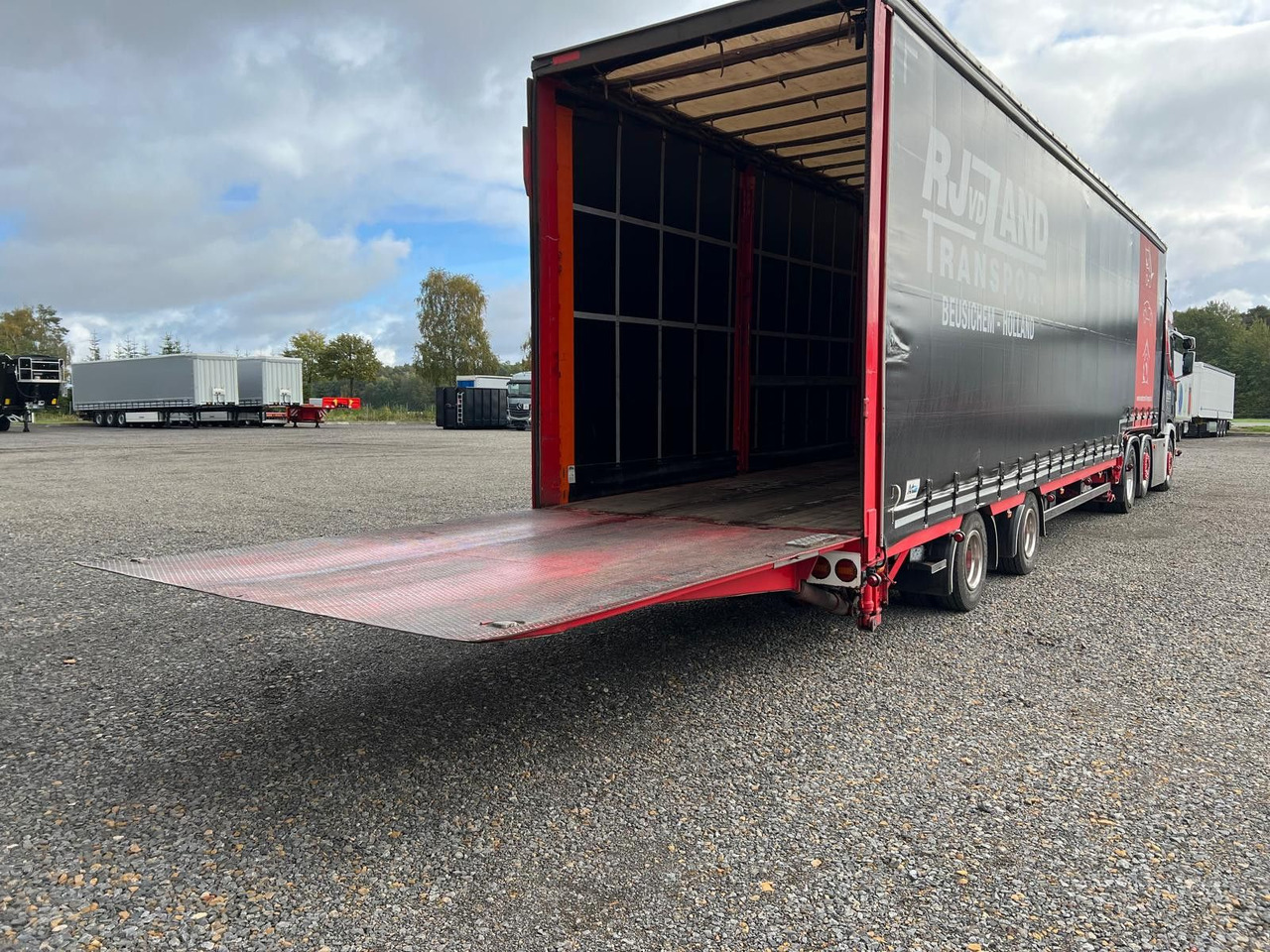 Meusburger 2-Achs-Gabelstaplertransporter Rampe Dhollandia - Plachtový návěs: obrázek 1 Meusburger 2-Achs-Gabelstaplertransporter Rampe Dhollandia - Plachtový návěs: obrázek 1