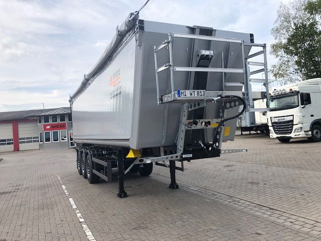 Schmitz Cargobull Kipper 52m³ mit gekröpftem Chassis - Sklápěcí návěs: obrázek 2 Schmitz Cargobull Kipper 52m³ mit gekröpftem Chassis - Sklápěcí návěs: obrázek 2