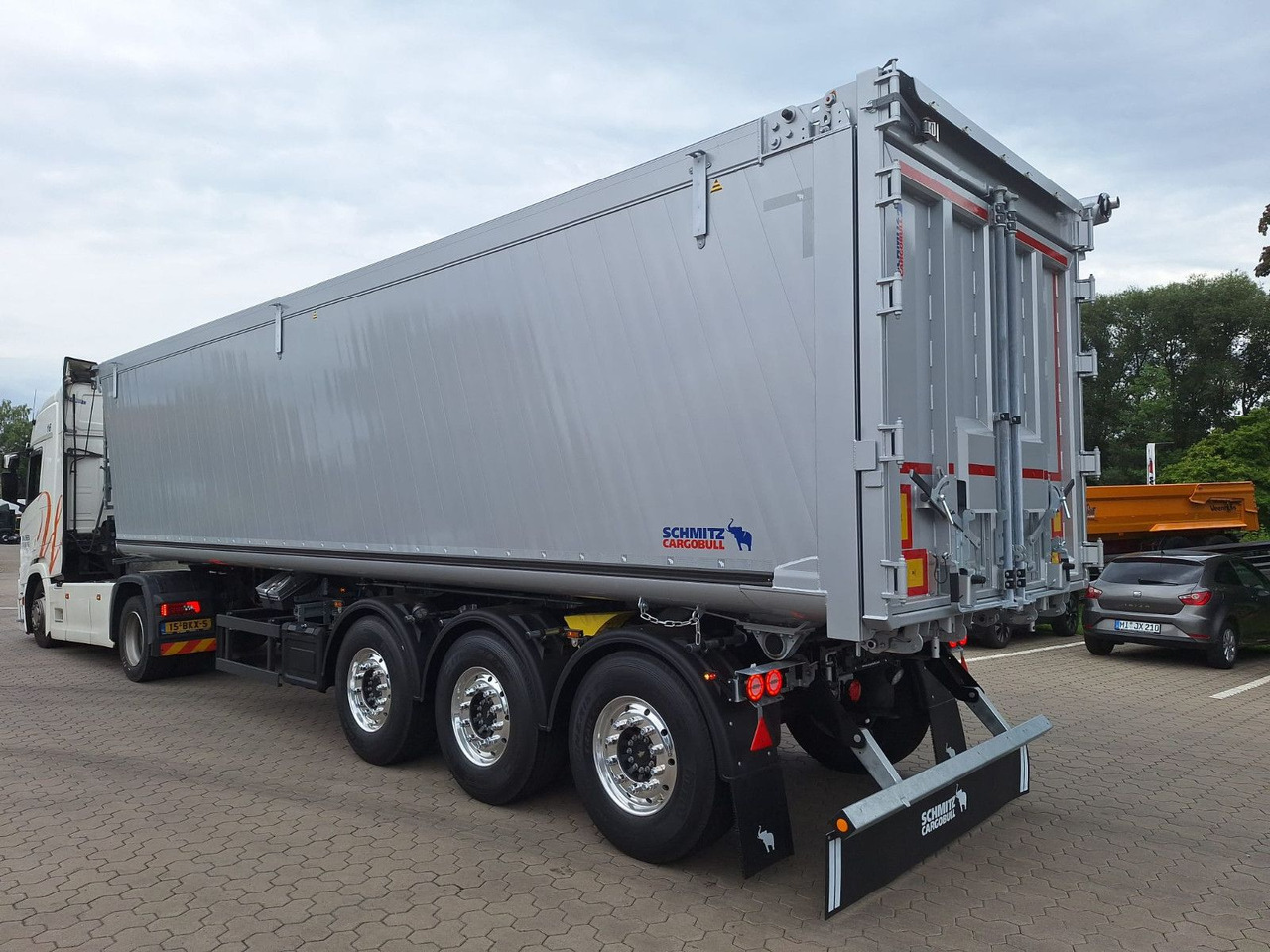 Schmitz Cargobull Kipper 52m³ mit gekröpftem Chassis - Sklápěcí návěs: obrázek 1 Schmitz Cargobull Kipper 52m³ mit gekröpftem Chassis - Sklápěcí návěs: obrázek 1