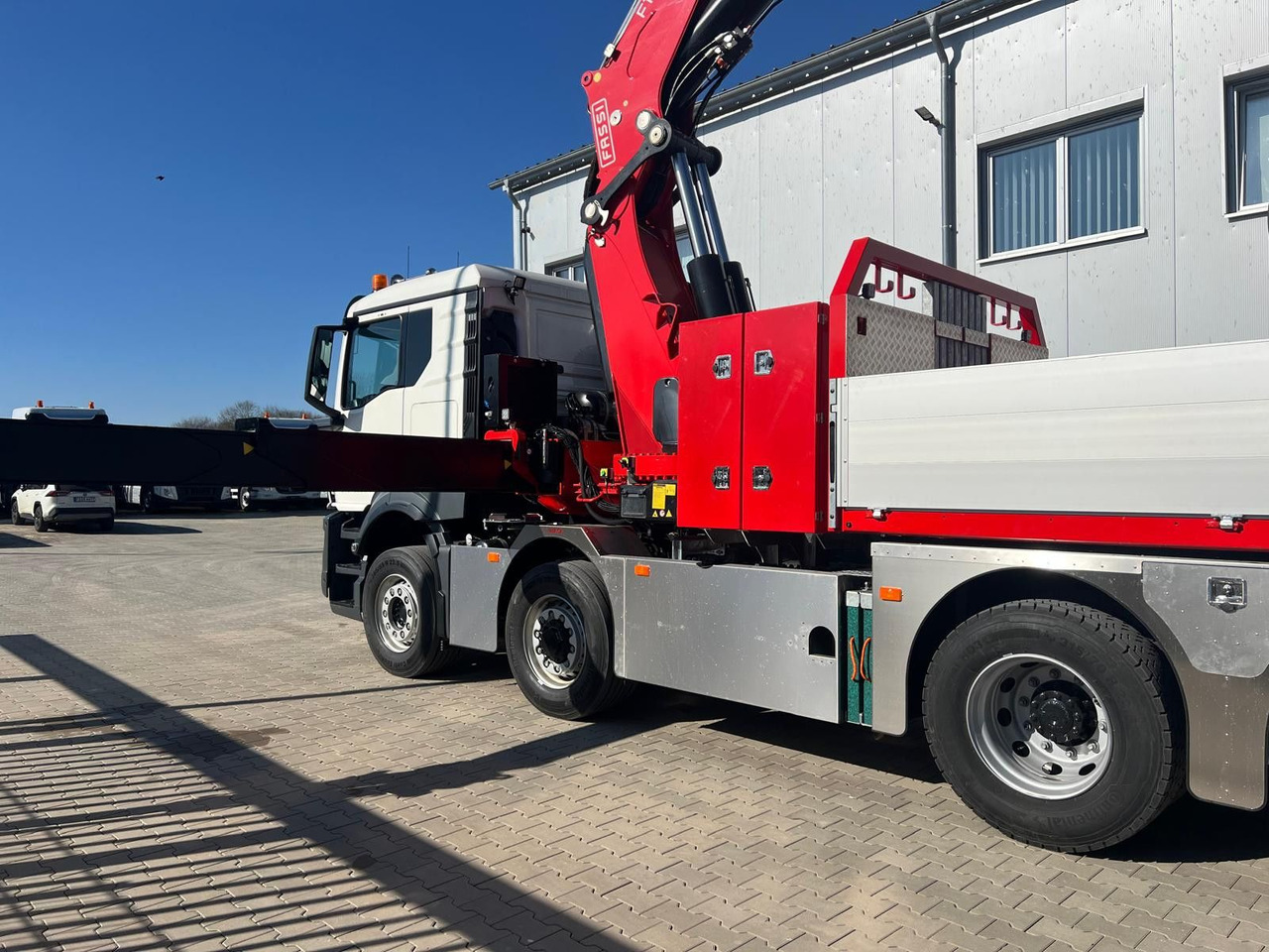 MAN 8x4 Hydro mit F1150 inkl Jib und Winde Korb - Tahač: obrázek 4 MAN 8x4 Hydro mit F1150 inkl Jib und Winde Korb - Tahač: obrázek 4