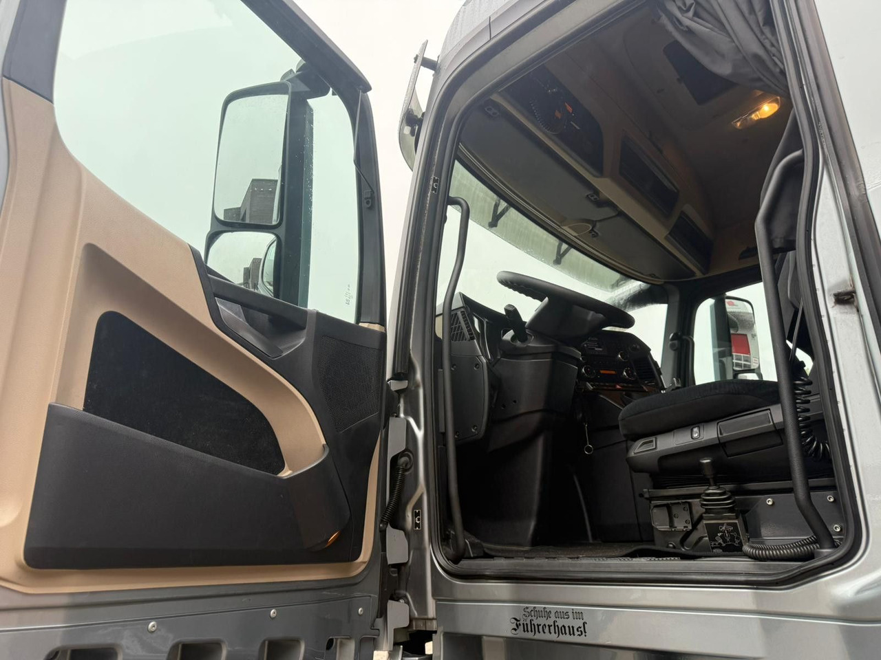 Tahač Mercedes-Benz Actros 1851 LS 4x2 Hydraulik Alu Felgen: obrázek 6 Tahač Mercedes-Benz Actros 1851 LS 4x2 Hydraulik Alu Felgen: obrázek 6