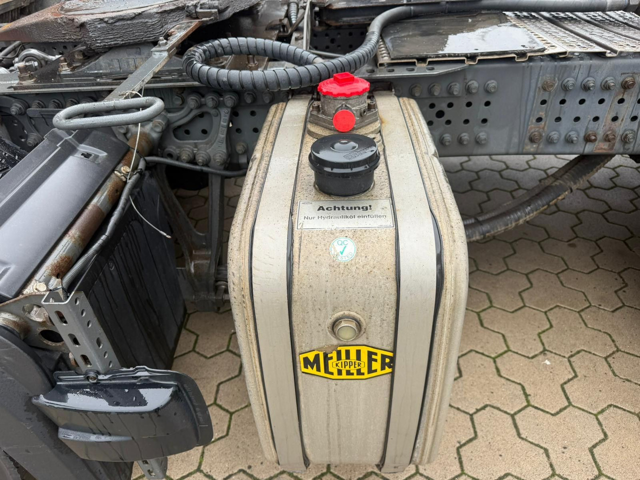 Tahač Mercedes-Benz Actros 1851 LS 4x2 Hydraulik Alu Felgen: obrázek 14 Tahač Mercedes-Benz Actros 1851 LS 4x2 Hydraulik Alu Felgen: obrázek 14