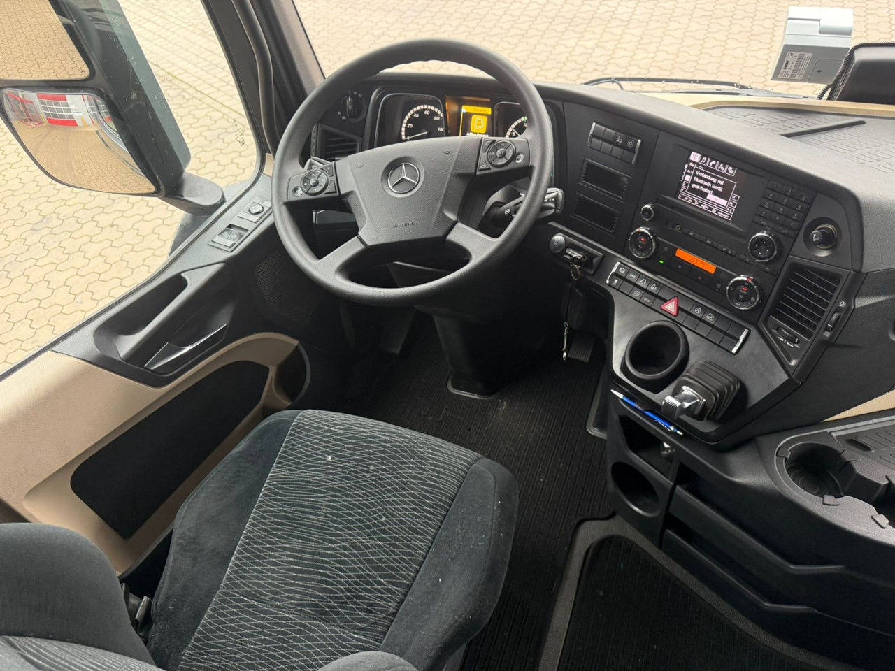 Tahač Mercedes-Benz Actros 1851 LS 4x2 Hydraulik Alu Felgen: obrázek 8 Tahač Mercedes-Benz Actros 1851 LS 4x2 Hydraulik Alu Felgen: obrázek 8