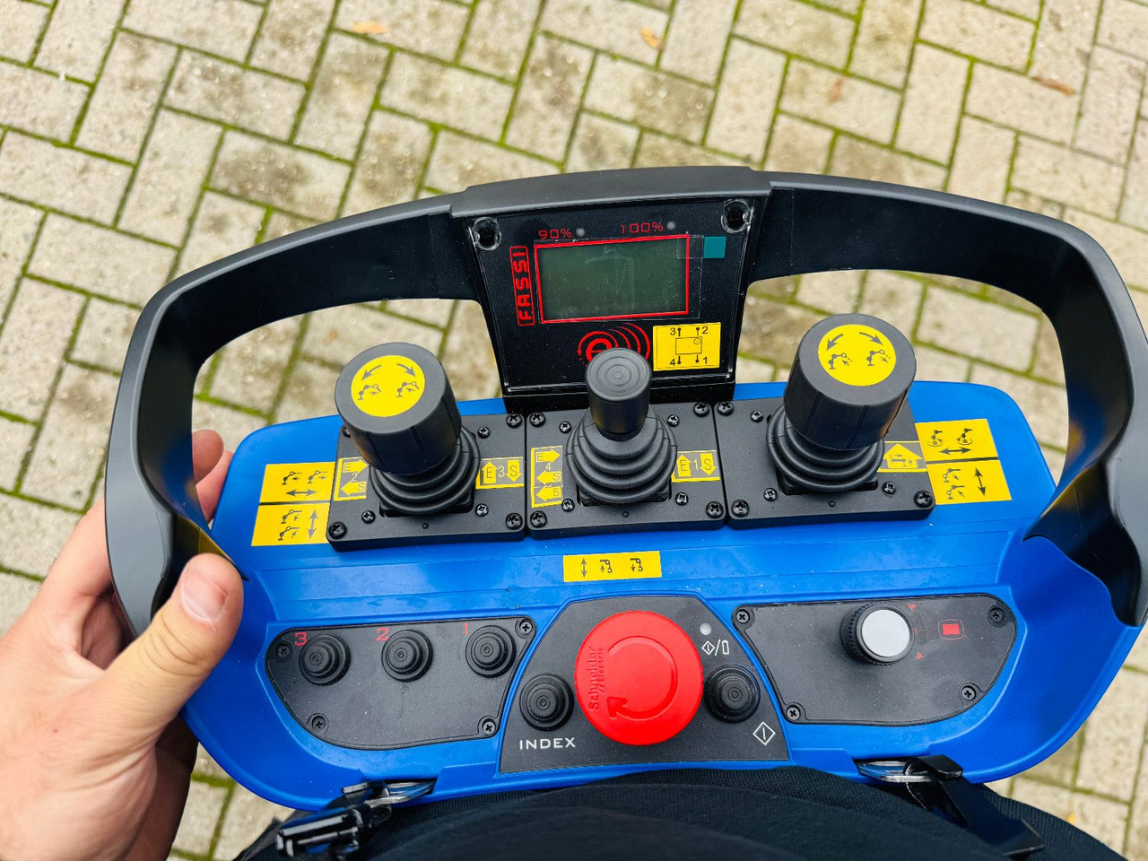 Volvo FH 500 8x4 Kran F820 RA2.27 Jib & Winde Sofort - Tahač: obrázek 4 Volvo FH 500 8x4 Kran F820 RA2.27 Jib & Winde Sofort - Tahač: obrázek 4