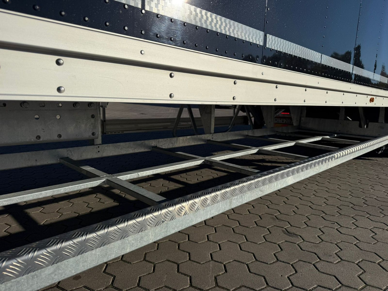 Skříňový návěs Talson TGG TAL 12/18 Mega Kofferauflieger 99m³: obrázek 10 Skříňový návěs Talson TGG TAL 12/18 Mega Kofferauflieger 99m³: obrázek 10