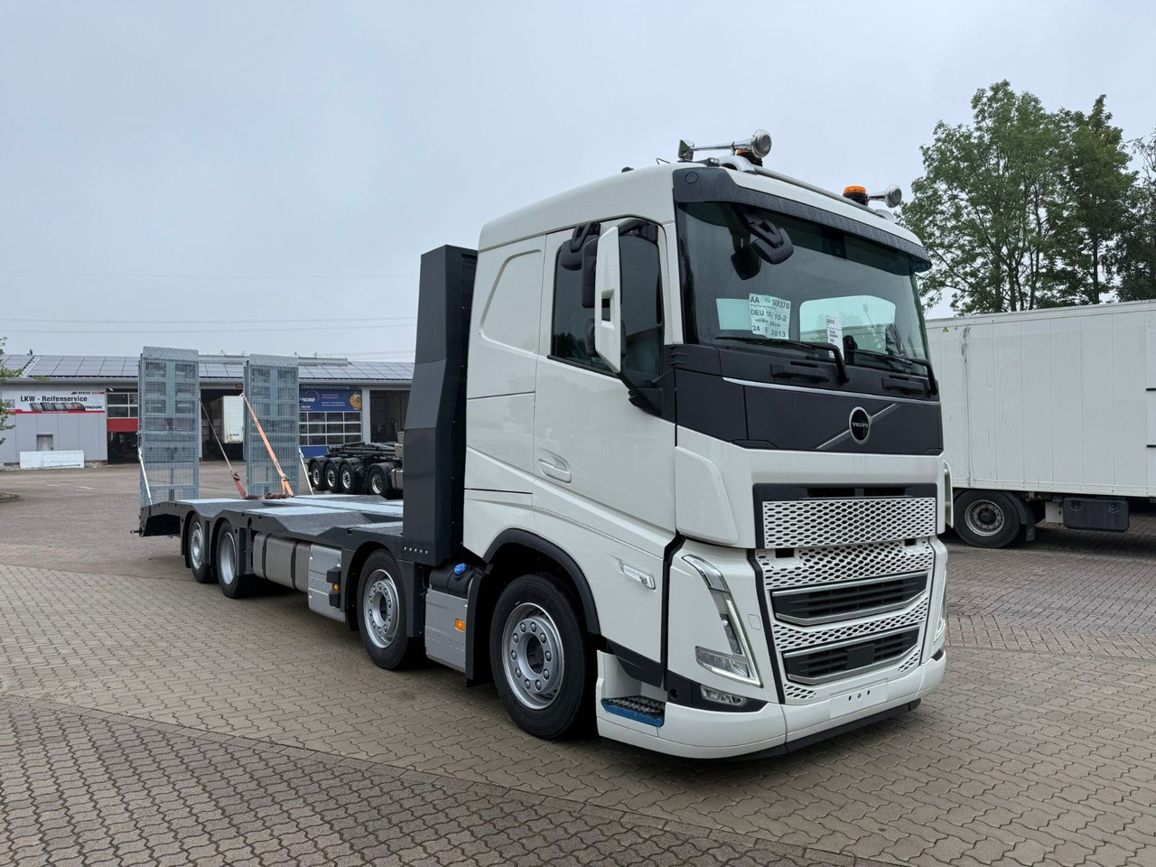 Volvo Arbeitsbühnen Baumaschinentransporter mit Rampen - Odtahovka: obrázek 4 Volvo Arbeitsbühnen Baumaschinentransporter mit Rampen - Odtahovka: obrázek 4