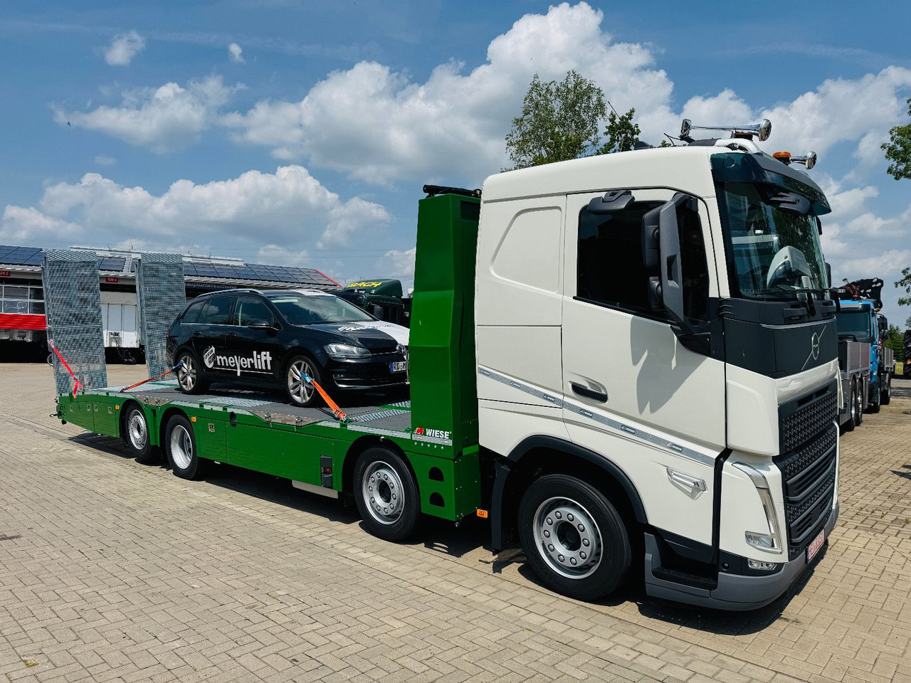 Volvo Arbeitsbühnen Baumaschinentransporter mit Rampen - Odtahovka: obrázek 2 Volvo Arbeitsbühnen Baumaschinentransporter mit Rampen - Odtahovka: obrázek 2
