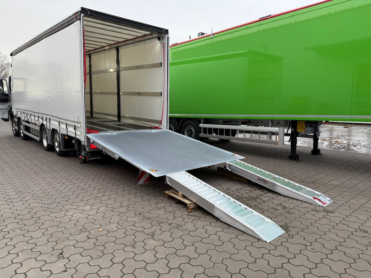 Volvo FH 500 8x2 Arbeitsbühnen Transporter LBW 9t - Odtahovka: obrázek 5 Volvo FH 500 8x2 Arbeitsbühnen Transporter LBW 9t - Odtahovka: obrázek 5