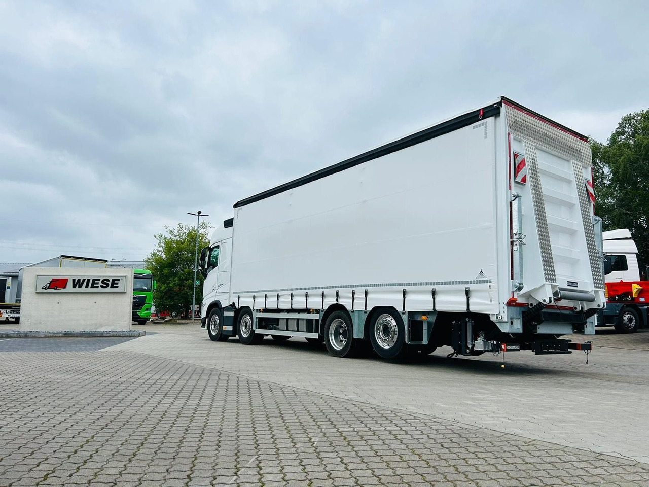 Volvo FH 500 8x2 Arbeitsbühnen Transporter LBW 9t - Odtahovka: obrázek 1 Volvo FH 500 8x2 Arbeitsbühnen Transporter LBW 9t - Odtahovka: obrázek 1
