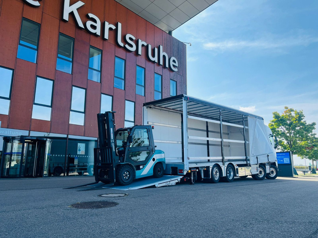 Volvo FH 500 Gabelstaplertransporter LBW 9t Dhollandia - Plachtový nákladní auto: obrázek 5 Volvo FH 500 Gabelstaplertransporter LBW 9t Dhollandia - Plachtový nákladní auto: obrázek 5