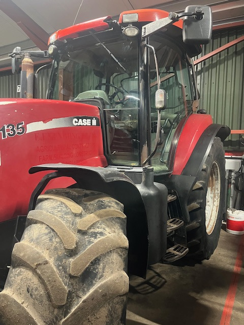CASE IH MXU 135 - Traktor: obrázek 3 CASE IH MXU 135 - Traktor: obrázek 3
