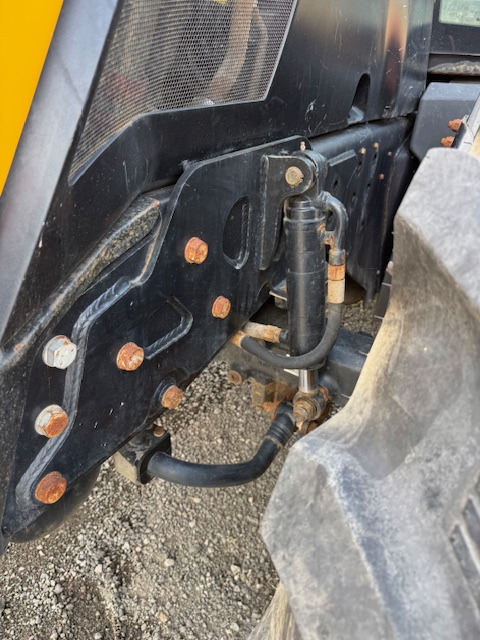 JCB 4220 fastrac - Traktor: obrázek 4 JCB 4220 fastrac - Traktor: obrázek 4