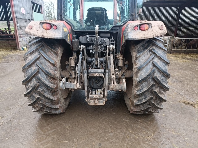 MASSEY FERGUSON 5711M - Traktor: obrázek 3 MASSEY FERGUSON 5711M - Traktor: obrázek 3