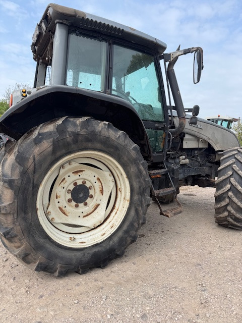 VALTRA T130 - Traktor: obrázek 1 VALTRA T130 - Traktor: obrázek 1