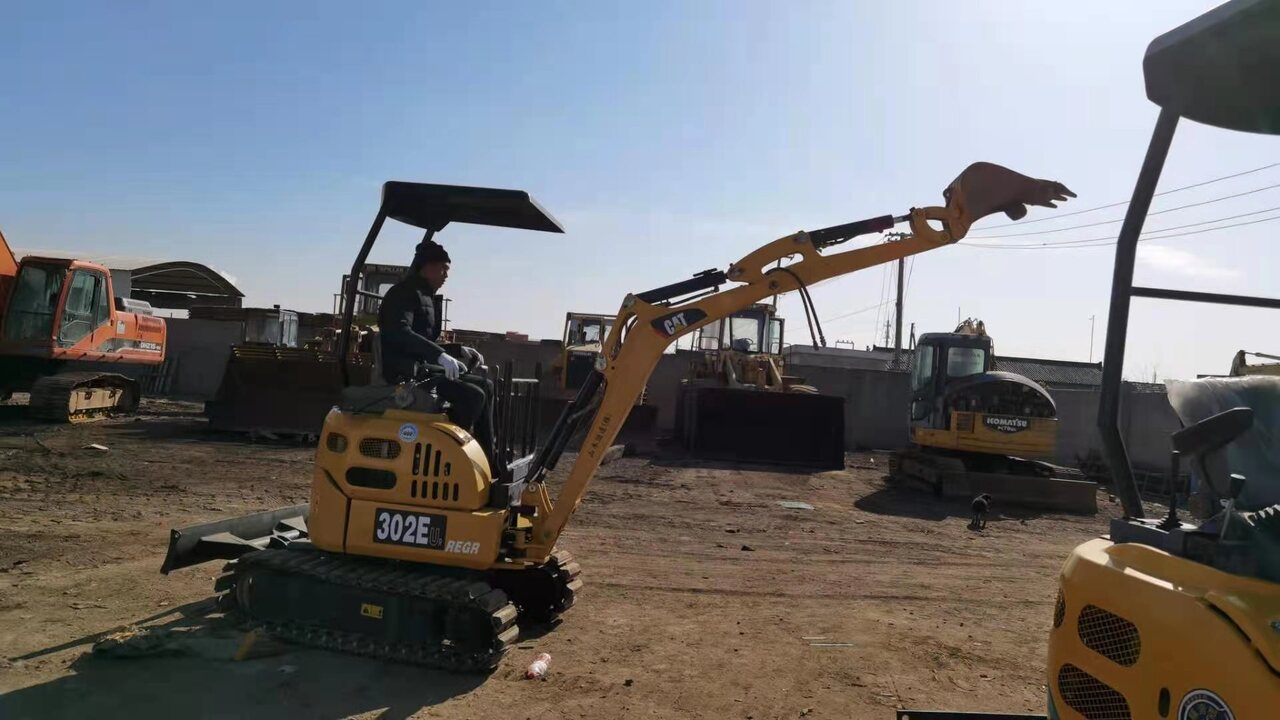 CATERPILLAR 302EUR - Mini rýpadlo: obrázek 3 CATERPILLAR 302EUR - Mini rýpadlo: obrázek 3