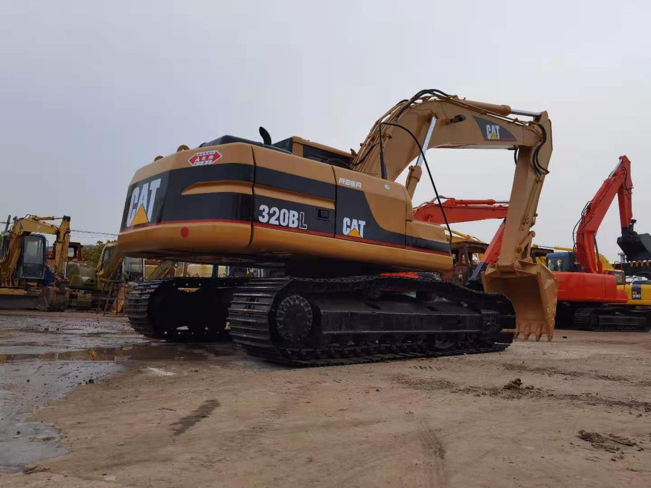 CATERPILLAR 320B - Pásové rýpadlo: obrázek 2 CATERPILLAR 320B - Pásové rýpadlo: obrázek 2