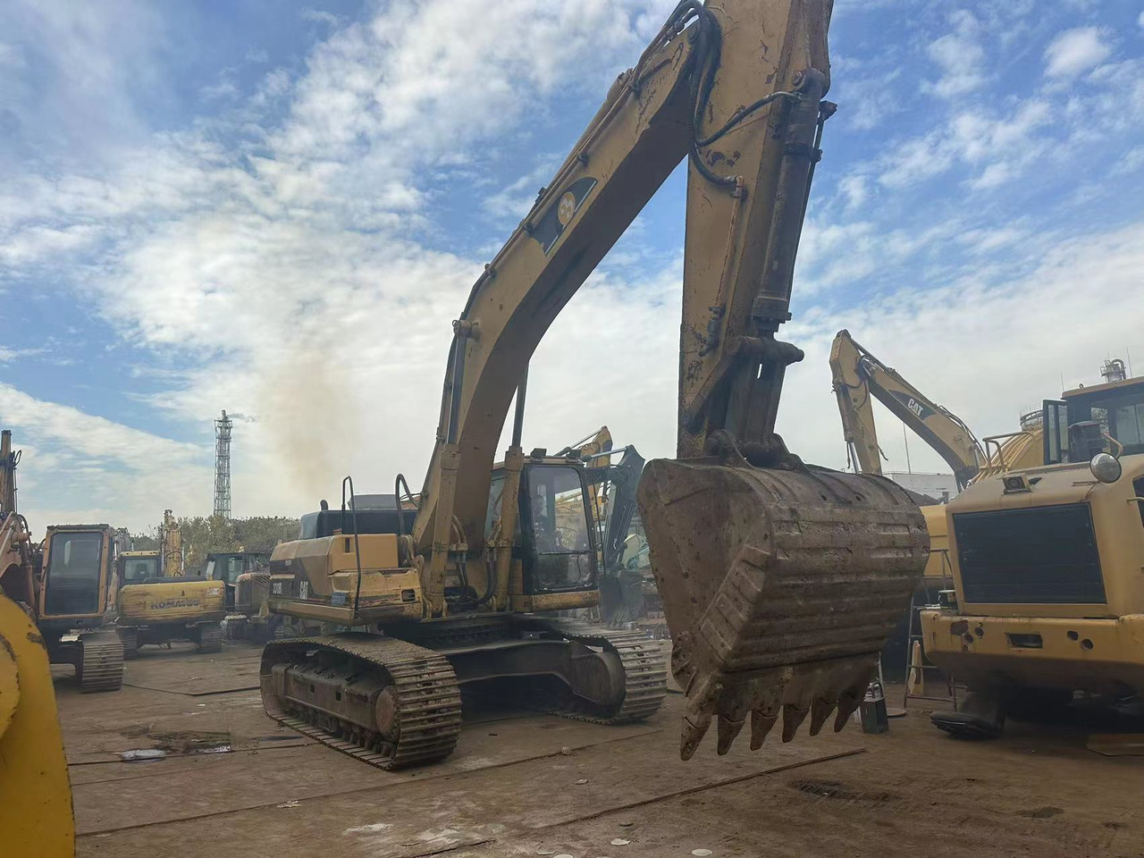 CATERPILLAR 330BL - Pásové rýpadlo: obrázek 2 CATERPILLAR 330BL - Pásové rýpadlo: obrázek 2