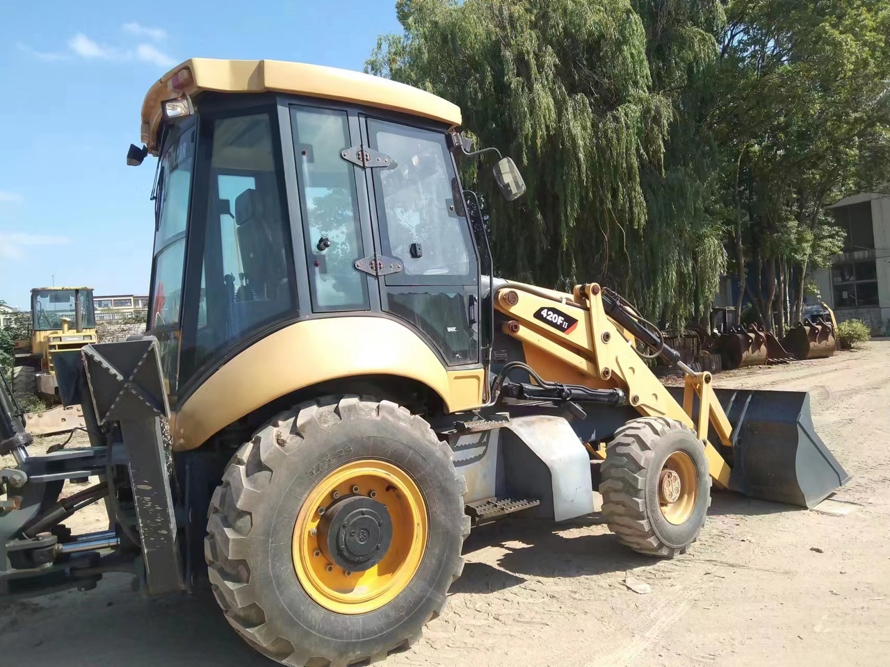CATERPILLAR 420F - Rýpadlo-nakladač: obrázek 3 CATERPILLAR 420F - Rýpadlo-nakladač: obrázek 3