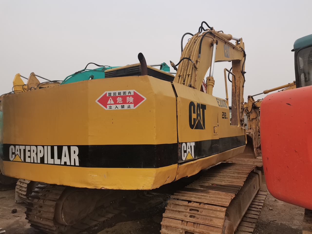 CATERPILLAR CAT-E200 - Pásové rýpadlo: obrázek 3 CATERPILLAR CAT-E200 - Pásové rýpadlo: obrázek 3